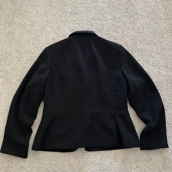 Chic Minimalist Liz Claiborne Black Blazer with Butterfly Rhinestone Brooch 10P - Picture 5 of 9